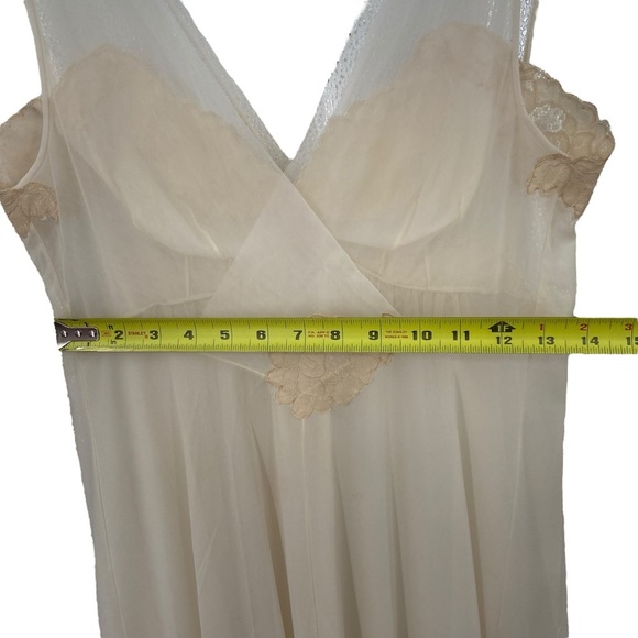 Vintage Vanity Fair Tricot Nylon Lace Nightgown Ivory Women's Size 34 - Picture 13 of 14